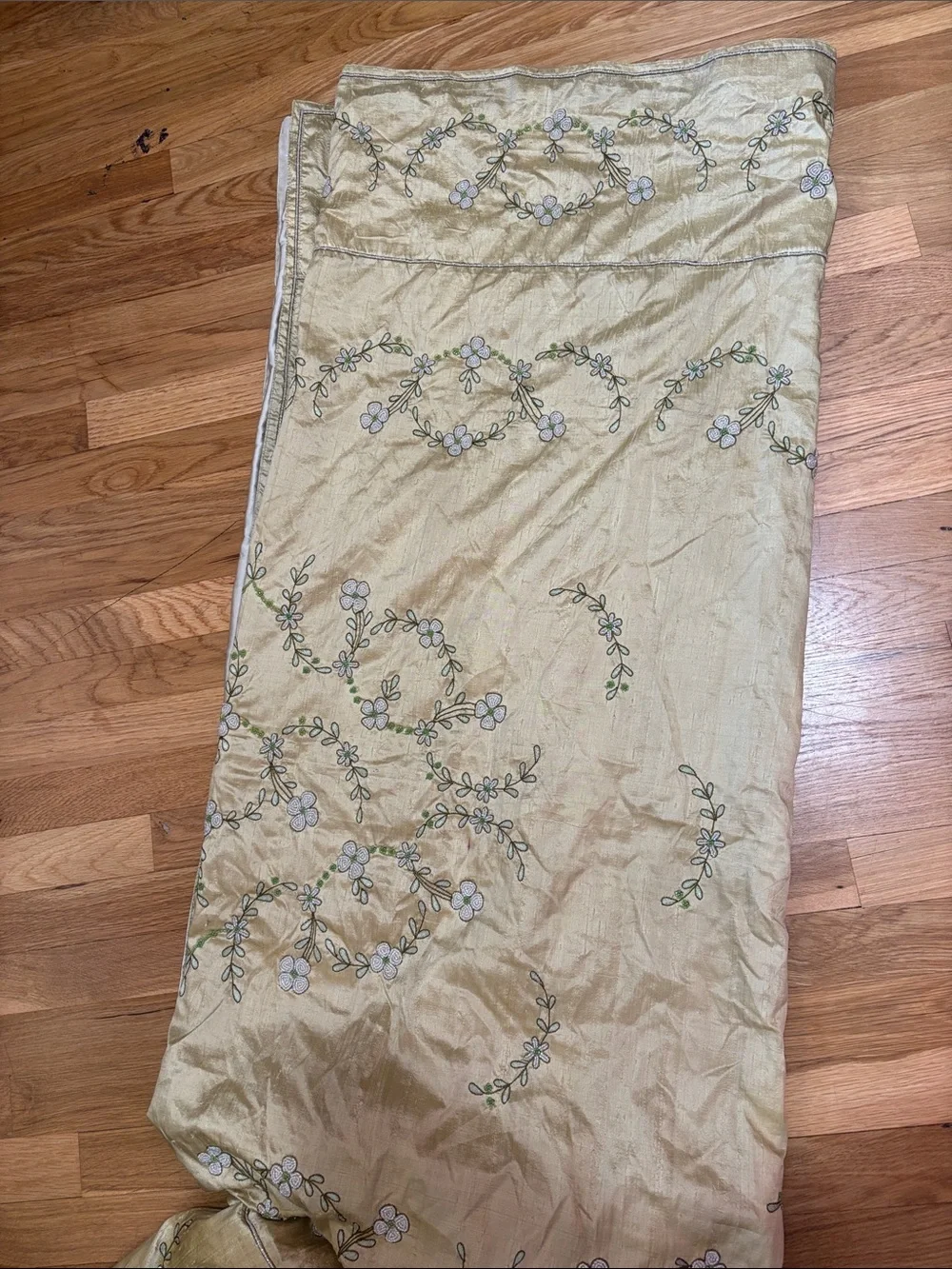 Passion For India Embroidered Gold Cream Floral Tablecloth Silk